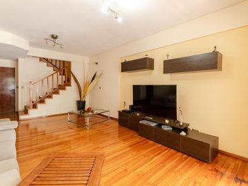 Venta  · Departamento   ·5 ambientes (duplex)  · cochera  · terraza propia   · Apto crédito