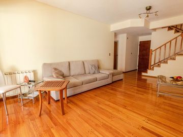 Venta  · Departamento   ·5 ambientes (duplex)  · cochera  · terraza propia   · Apto crédito