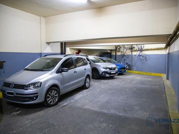 APTO CREDITO! Cómodo y luminoso 5 ambientes con vista al Parque Centenario