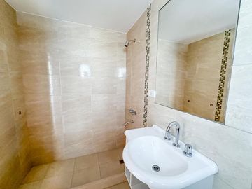 Departamento en venta en Echesortu, Rosario 1 dormitorio c/ patio y amenities.