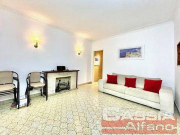 CHALET IMPECABLE ESTADO, 4 AMBIENTES, GARAGE, TERRAZA, GIMNASIO, SUP CUB. 152m2