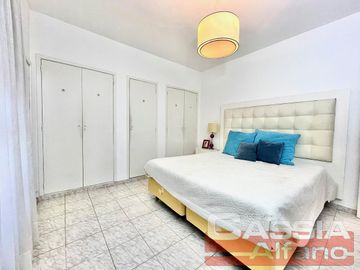 CHALET IMPECABLE ESTADO, 4 AMBIENTES, GARAGE, TERRAZA, GIMNASIO, SUP CUB. 152m2