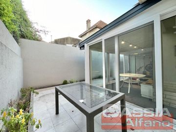 CHALET IMPECABLE ESTADO, 4 AMBIENTES, GARAGE, TERRAZA, GIMNASIO, SUP CUB. 152m2
