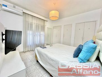 CHALET IMPECABLE ESTADO, 4 AMBIENTES, GARAGE, TERRAZA, GIMNASIO, SUP CUB. 152m2