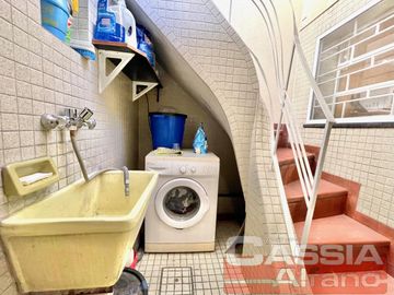 CHALET IMPECABLE ESTADO, 4 AMBIENTES, GARAGE, TERRAZA, GIMNASIO, SUP CUB. 152m2