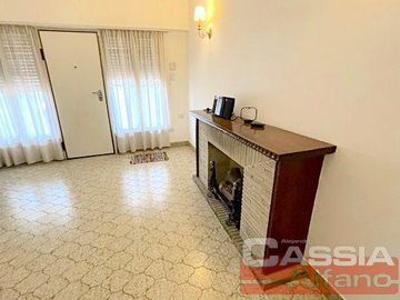 CHALET IMPECABLE ESTADO, 4 AMBIENTES, GARAGE, TERRAZA, GIMNASIO, SUP CUB. 152m2
