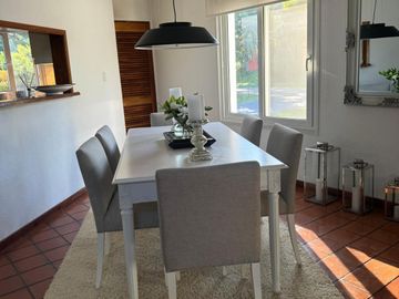 Casa en venta - 3 Dormitorios 3 Baños - Cochera - 1.100Mts2 - Campana