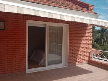 Casa en venta - 3 Dormitorios 3 Baños - Cochera - 1.100Mts2 - Campana