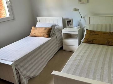 Casa en venta - 3 Dormitorios 3 Baños - Cochera - 1.100Mts2 - Campana