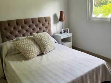 Casa en venta - 3 Dormitorios 3 Baños - Cochera - 1.100Mts2 - Campana