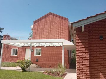 Casa en venta - 3 Dormitorios 3 Baños - Cochera - 1.100Mts2 - Campana