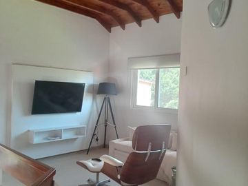 Casa en venta - 3 Dormitorios 3 Baños - Cochera - 1.100Mts2 - Campana