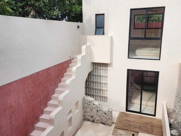 Venta de casa en el Centro remodelada de 3 Habitaciones con piscina