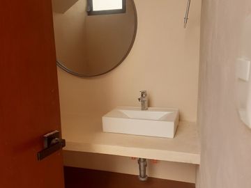 Venta de casa en el Centro remodelada de 3 Habitaciones con piscina