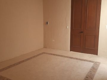 Venta de casa en el Centro remodelada de 3 Habitaciones con piscina