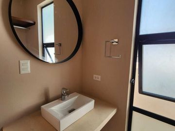 Venta de casa en el Centro remodelada de 3 Habitaciones con piscina