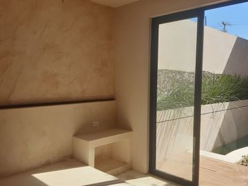 Venta de casa en el Centro remodelada de 3 Habitaciones con piscina