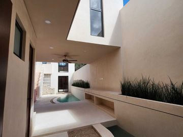 Venta de casa en el Centro remodelada de 3 Habitaciones con piscina