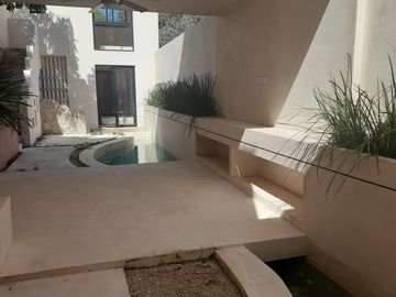 Venta de casa en el Centro remodelada de 3 Habitaciones con piscina