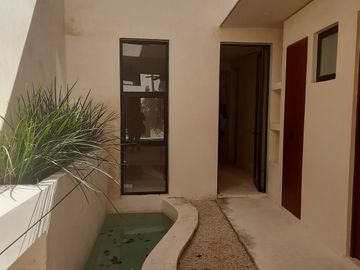Venta de casa en el Centro remodelada de 3 Habitaciones con piscina