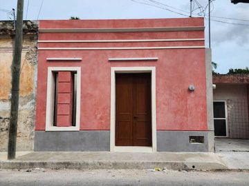 Venta de casa en el Centro remodelada de 3 Habitaciones con piscina