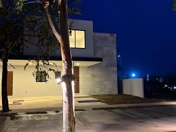 Casa en Venta en Residencial Entre Parques, Mérida Yucatán.