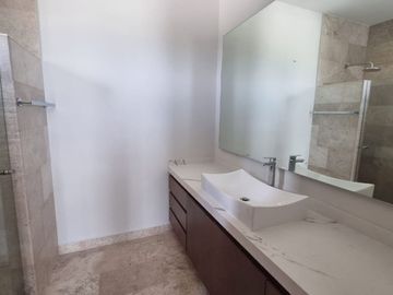 Casa en Venta en Residencial Entre Parques, Mérida Yucatán.