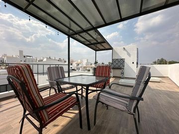 CASA EN VENTA EN LOMAS DE  HACIENDA GRANDE TEQUISQUIAPAN - CON ROOFTOP