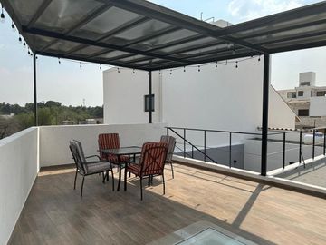 CASA EN VENTA EN LOMAS DE  HACIENDA GRANDE TEQUISQUIAPAN - CON ROOFTOP