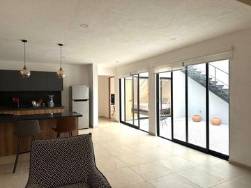 CASA EN VENTA EN LOMAS DE  HACIENDA GRANDE TEQUISQUIAPAN - CON ROOFTOP