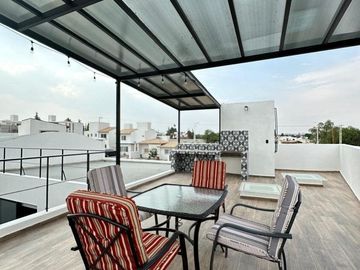 CASA EN VENTA EN LOMAS DE  HACIENDA GRANDE TEQUISQUIAPAN - CON ROOFTOP
