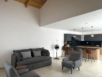 CASA EN VENTA EN LOMAS DE  HACIENDA GRANDE TEQUISQUIAPAN - CON ROOFTOP
