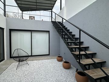 CASA EN VENTA EN LOMAS DE  HACIENDA GRANDE TEQUISQUIAPAN - CON ROOFTOP