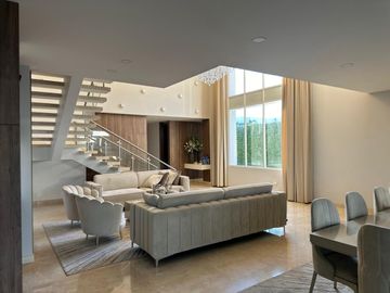 Venta De Espectacular Mansión Luxury En Prestigioso Condominio De Pance 1600 M2 De Lote.