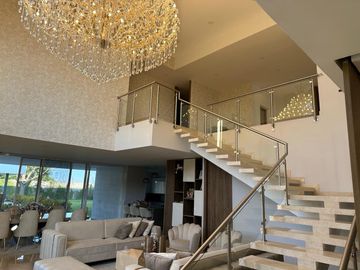 Venta De Espectacular Mansión Luxury En Prestigioso Condominio De Pance 1600 M2 De Lote.