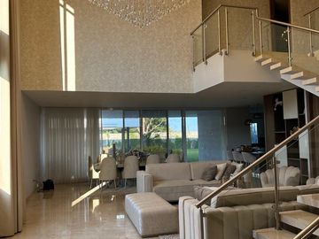 Venta De Espectacular Mansión Luxury En Prestigioso Condominio De Pance 1600 M2 De Lote.