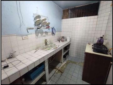 Venta Casa Independiente En El Barrio Popular En Sector Residencial Y Comercial