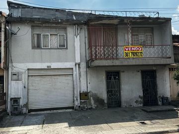 Venta Casa Independiente En El Barrio Popular En Sector Residencial Y Comercial