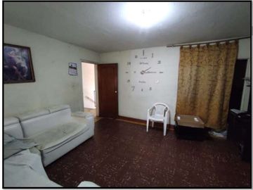 Venta Casa Independiente En El Barrio Popular En Sector Residencial Y Comercial
