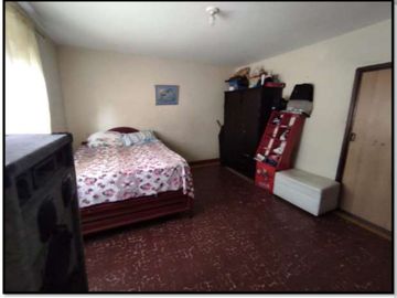 Venta Casa Independiente En El Barrio Popular En Sector Residencial Y Comercial