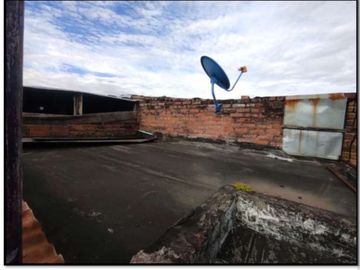 Venta Casa Independiente En El Barrio Popular En Sector Residencial Y Comercial