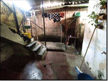 Venta Casa Independiente En El Barrio Popular En Sector Residencial Y Comercial