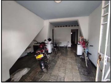 Venta Casa Independiente En El Barrio Popular En Sector Residencial Y Comercial