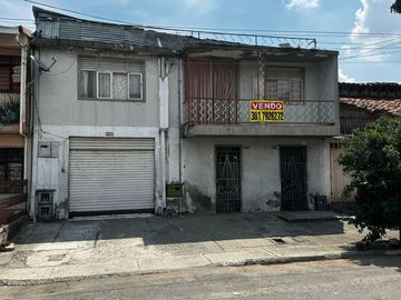 Venta Casa Independiente En El Barrio Popular En Sector Residencial Y Comercial
