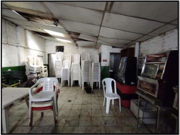 Venta Casa Independiente En El Barrio Popular En Sector Residencial Y Comercial