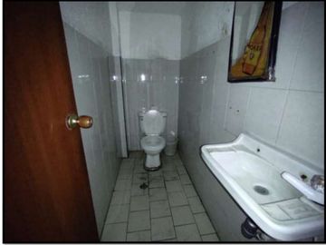 Venta Casa Independiente En El Barrio Popular En Sector Residencial Y Comercial