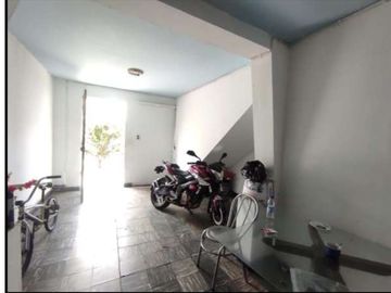 Venta Casa Independiente En El Barrio Popular En Sector Residencial Y Comercial