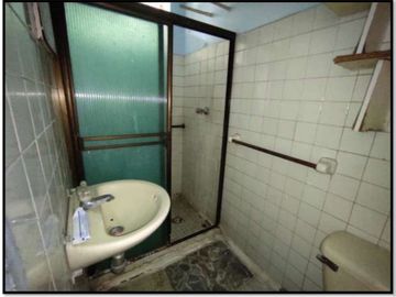 Venta Casa Independiente En El Barrio Popular En Sector Residencial Y Comercial