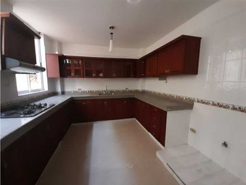 Casa de dos pisos en venta - Barrio Las Mercedes Palmira Valle