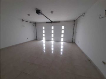 Casa de dos pisos en venta - Barrio Las Mercedes Palmira Valle